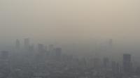 La foto de la ciudad de México cubierta de humo es de Santiago Arau, y es reproducida aquí con su autorización.
