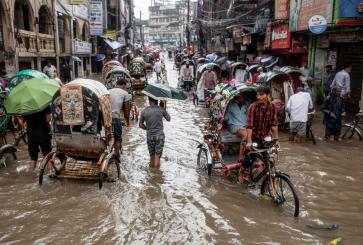 Inundación en Bangladesh de Amdadphoto en Shutterstock