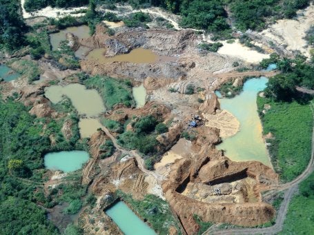 Operación ilegal de minería de oro
