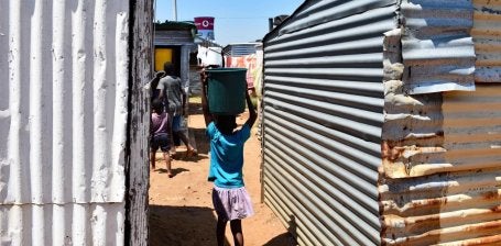 Muchas ciudades africanas enfrentan calor extremo, escasez de agua y otros impactos del cambio climático.