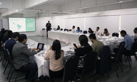 Presentación "Acelerando la inversión en energías renovables: diagnóstico y soluciones prácticas"