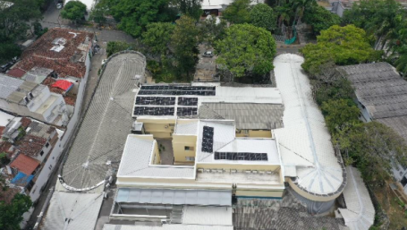 Paneles en edificio público en Cali