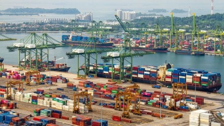 Descarbonizar los puertos y barcos alrededor del mundo, como en el Puerto de Shanghái, podría ayudar a crear 13,3 millones de nuevos empleos para 2050