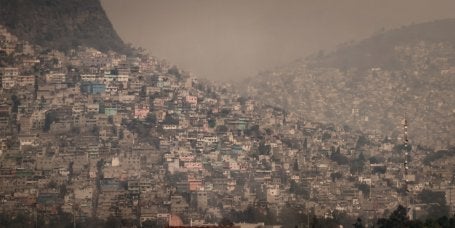 De Pekín a Los Ángeles, el mismo enemigo invisible: el ozono en el aire