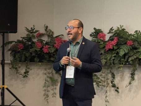 Saúl Pereyra, Gerente Senior de Acción Climática de WRI México; José Juan Hernández, gerente de Transporte Público de WRI México