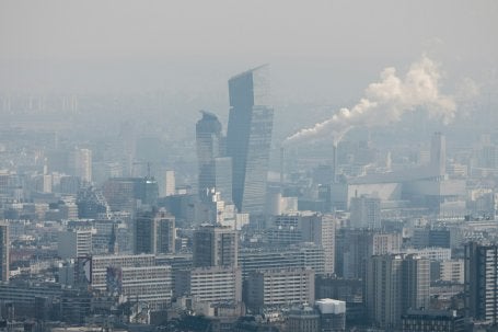 De Pekín a Los Ángeles, el mismo enemigo invisible: el ozono en el aire