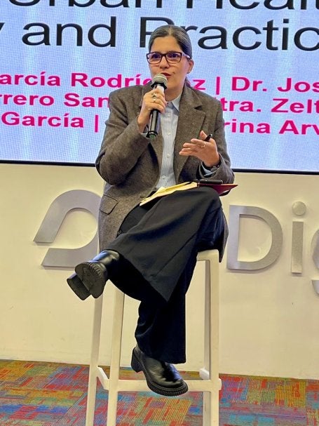 Lilian Marrero Santana, asesora de la oficina del titular de la Secretaría de Bienestar e Igualdad Social de la Ciudad de México; Setzin Eunice Gómez Oznaya, directora de Ordenamiento Territorial de la alcaldía Tlalpan; y Juan Alejandro García, coordinador de la Comisión de Desarrollo Sostenible del Consejo Nuevo León. Lilia García Rodríguez, vicerrectora de Ciencias de la Salud de la UDEM