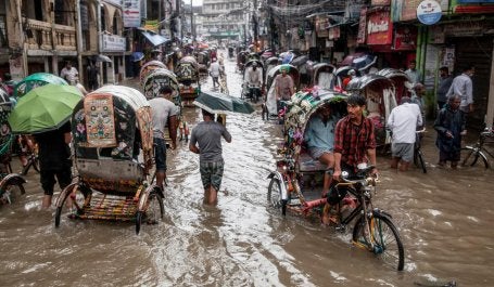 Inundación en Bangladesh de Amdadphoto en Shutterstock