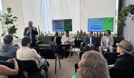 Presentación del documento de trabajo "Barreras y oportunidades para el acceso a financiamiento climático para la adaptación local en México" con autores y colaboradores del documento. 