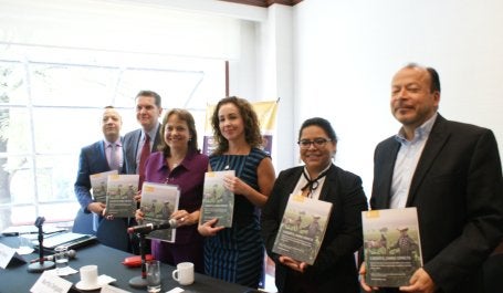 Juan Carlos Altamirano, Andrés Flores, Martha Delgado, Adriana Lobo, Katya Puga y Adrián Fernández.