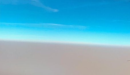 Fotografía tomada desde un avión durante la contingencia por incendios en la CDMX. Cortesía de Ricardo Garza Lau