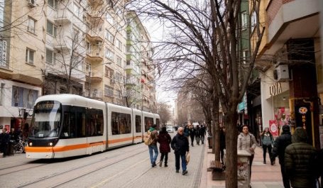 Después de un devastador terremoto, el gobierno y la sociedad civil de Eskişehir se embarcaron en un esfuerzo de 25 años para reconstruir y revitalizar la ciudad. Foto de Kyle LaFerriere.