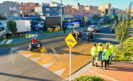 Resalto parabólico en la Avenida Guayacanes, Bogotá