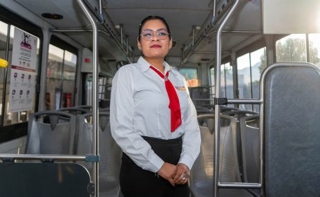 Cómo incorporar a más mujeres conductoras al transporte público: lecciones desde México