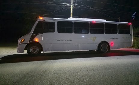 Autobús de transporte de personal en Hermosillo, Sonora. En la frontera norte, este servicio representa 12.2 % del reparto modal por motivos laborales.