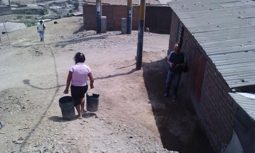 Escasez de agua en Lima, Perú. Crédito de foto: SuSanA Secretariat en Flickr.