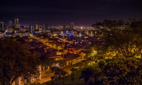 La ciudad de Cali, en Colombia, por Alexander Schimmeck en Flickr.