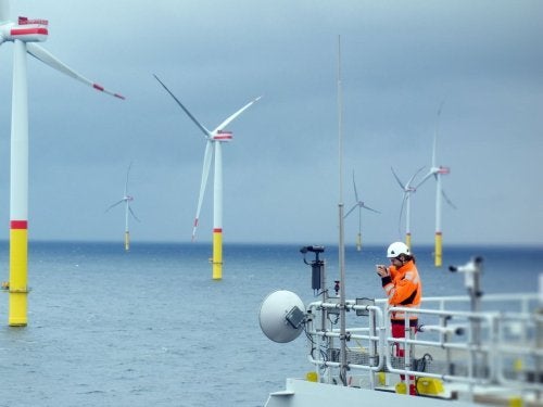 La economía oceánica ya emplea a millones de personas, pero con una transición rápida que amplíe las prácticas sostenibles y la energía renovable podría emplear a millones más. 